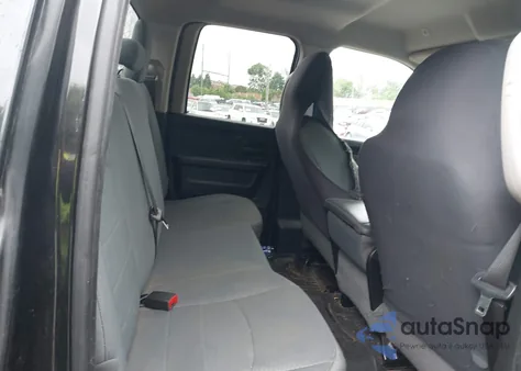 2018 Ram 1500 Express 4X4 6'4 Box z USA, uszkodzony, nr VIN 1C6RR7FT5JS320998